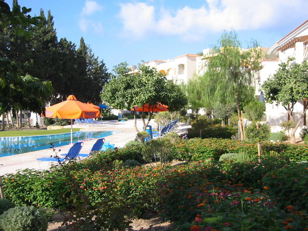 Hesperides Gardens Villa Paphos Exteriör bild