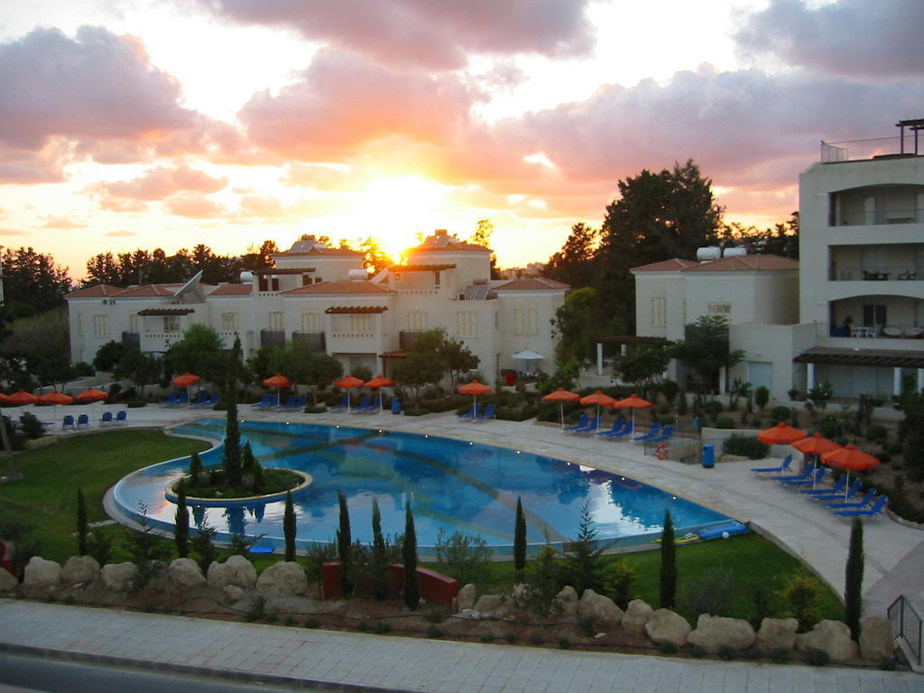 Hesperides Gardens Villa Paphos Exteriör bild